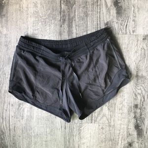 Black lululemon shorts, string,(4)
